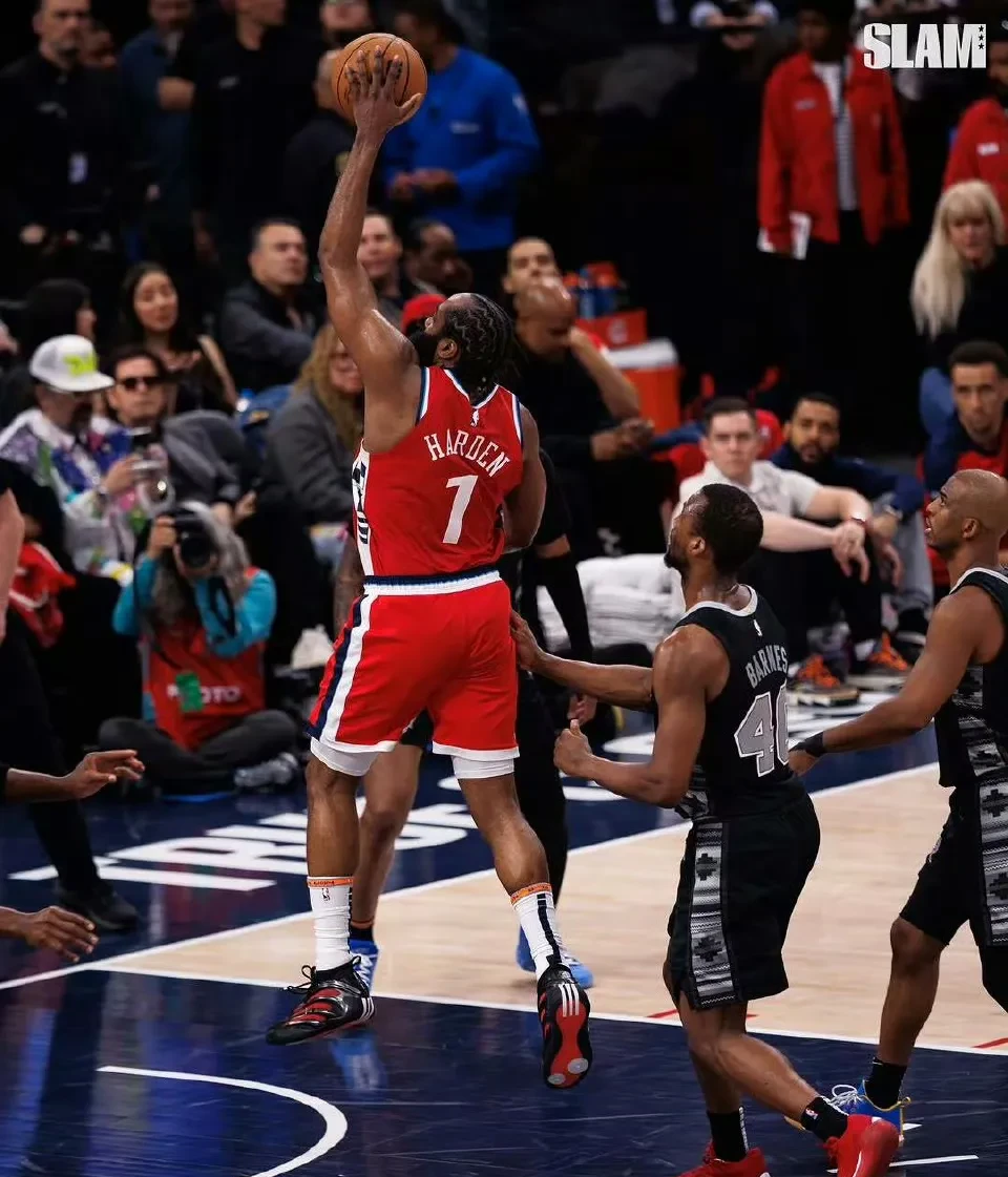 冲刺阶段体能课后；休斯敦火箭篮板制胜备战意甲；话题不断；更衣室氛围转暖(休斯顿火箭历年战绩)